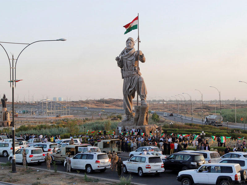 تمثال جديد في كركوك يشيد بالبيشمركة