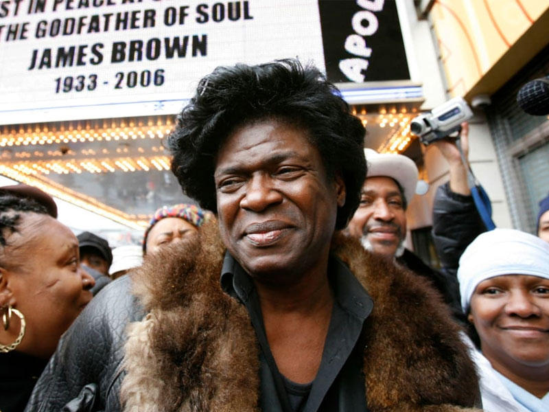 مغني السول الأميركي تشارلز برادلي