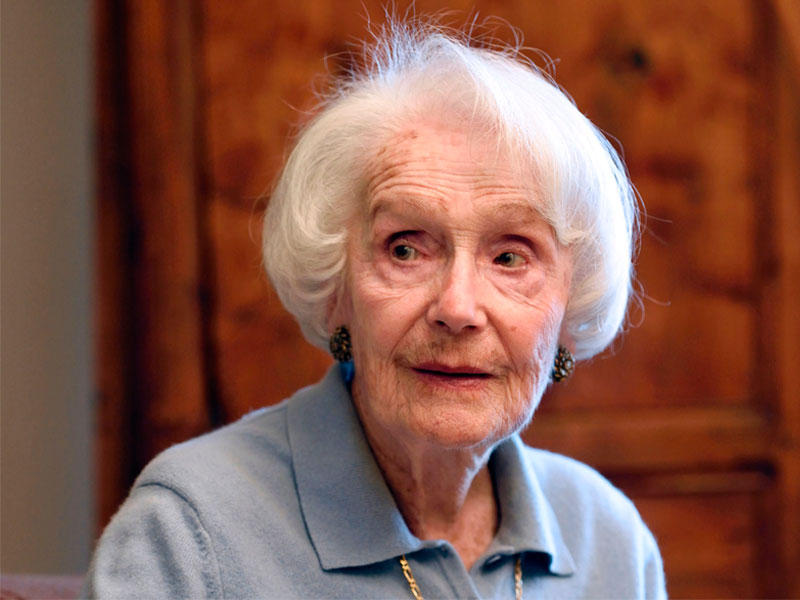 عميدة الممثلين الفرنسيين جيزيل كازادسوس 