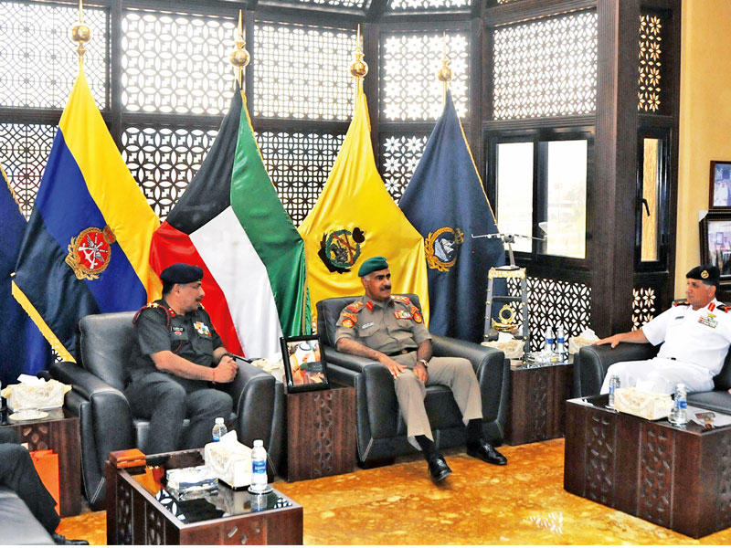 رئيس الأركان مستقبلاً المسؤول الهندي