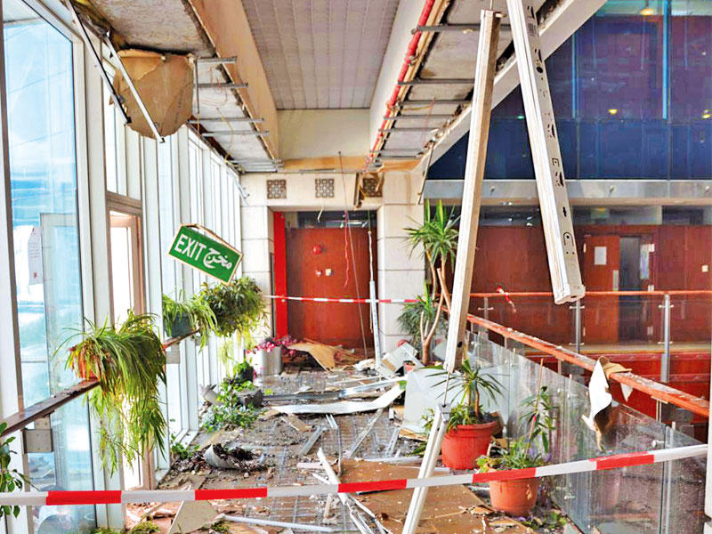 نهيار بعض الديكورات في الطوابق التابعة لدي ديوان الخدمة المدنية