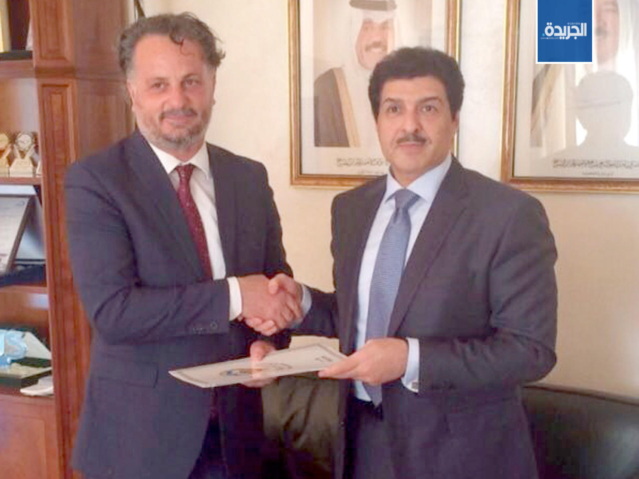 السفير عبدالصمد يسلم كايوشاي التبرع