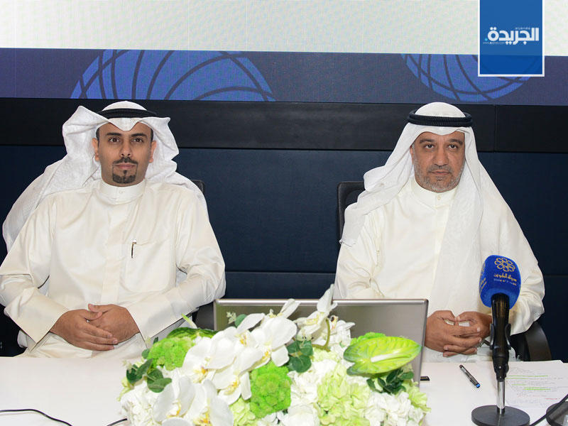  الأمين العام المساعد لقطاع الوقاية في هيئة مكافحة الفساد (نزاهة) عبدالعزيز المنصور ورئيس جمعية المحاسبين والمراجعين الكويتية صقر الحيص أثناء الندوة.