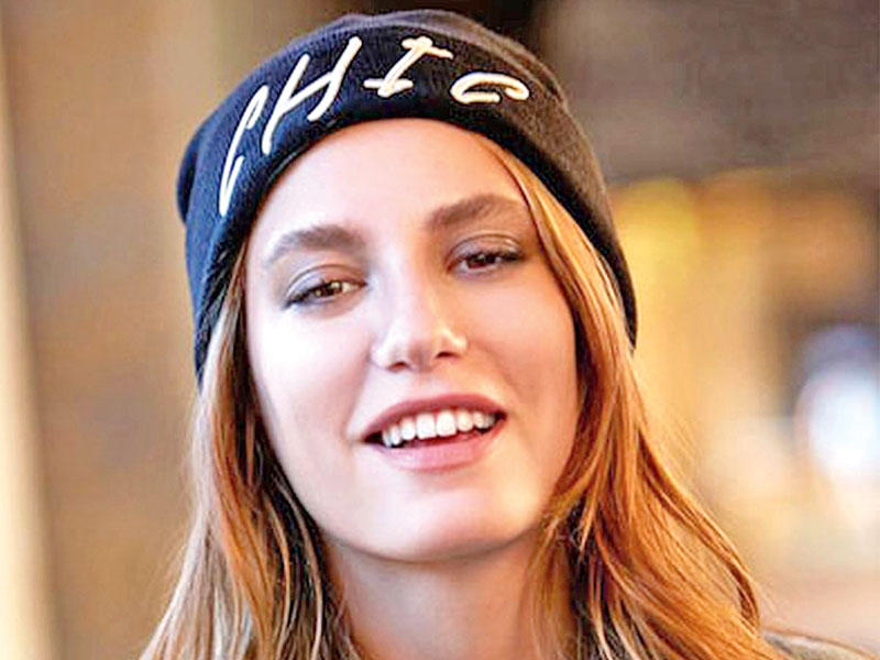 الممثلة التركية سيريناي ساريكايا