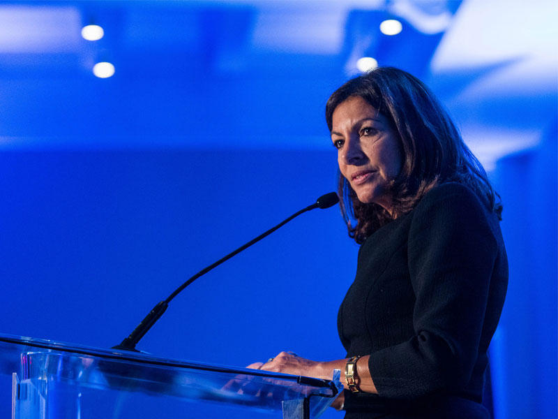  رئيسة بلدية باريس آن إيدالغو