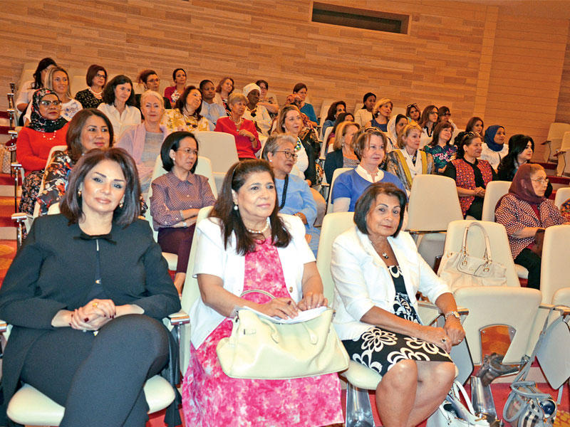 صورة جانبية للحضور