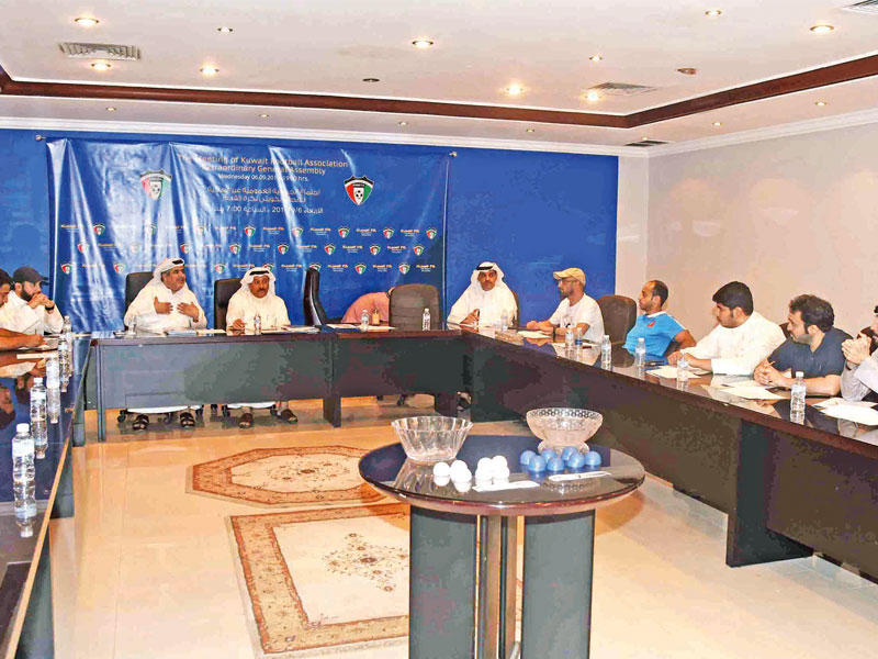 جانب من مراسم إجراء القرعة