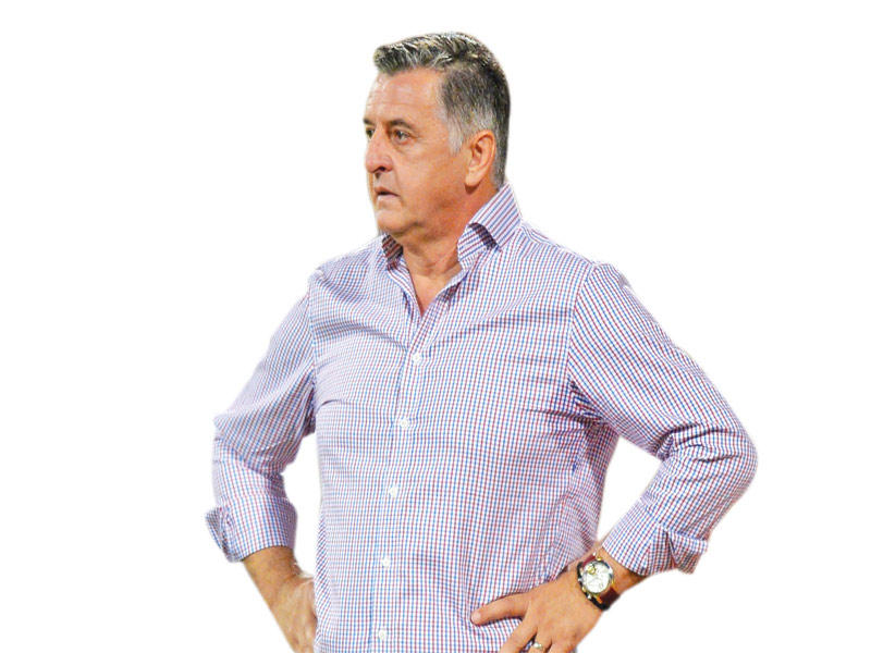 مدرب الفريق الأول لكرة القدم بنادي الجهراء الصربي بوريس بونياك