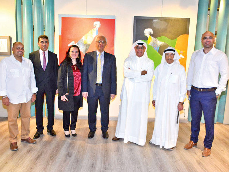 جابر الفيصل وسامي محمد والسفير المصري ومجموعة من المهتمين