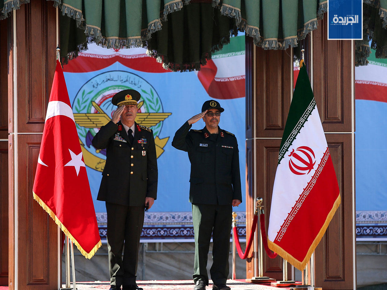 رئيس هيئة الأركان العامة للقوات المسلحة الإيرانية اللواء محمد باقري مستقبلاً نظيره التركي خلوصي أكار في طهران اليوم 