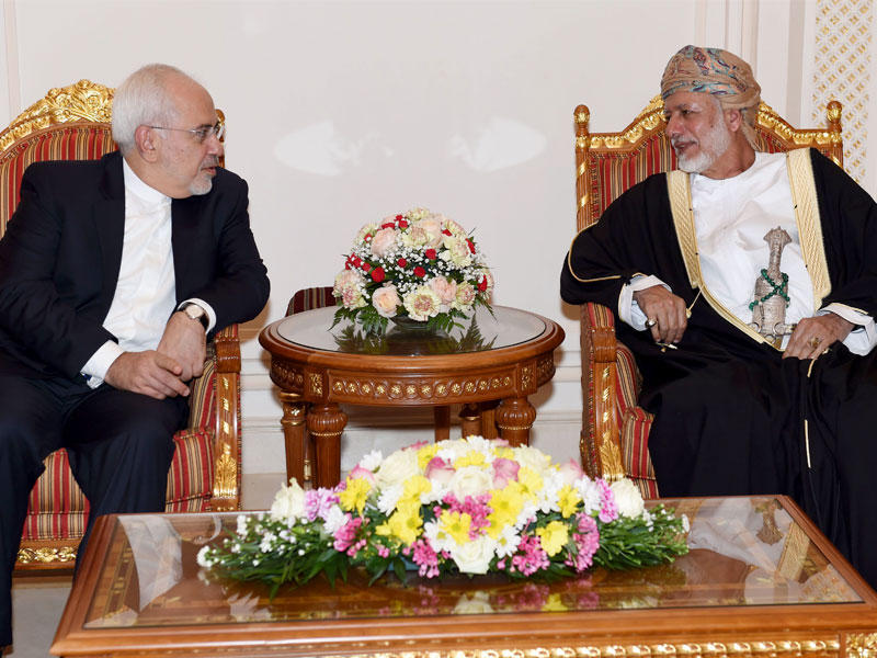 يوسف بن علوي بن عبد الله وزير الخارجية العماني مع نظيره الإيراني محمد جواد ظريف