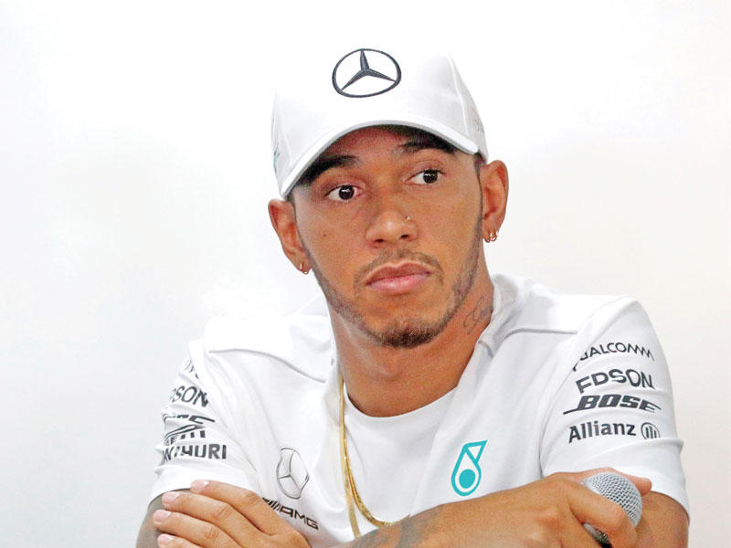 سائق مرسيدس البريطاني لويس هاميلتون