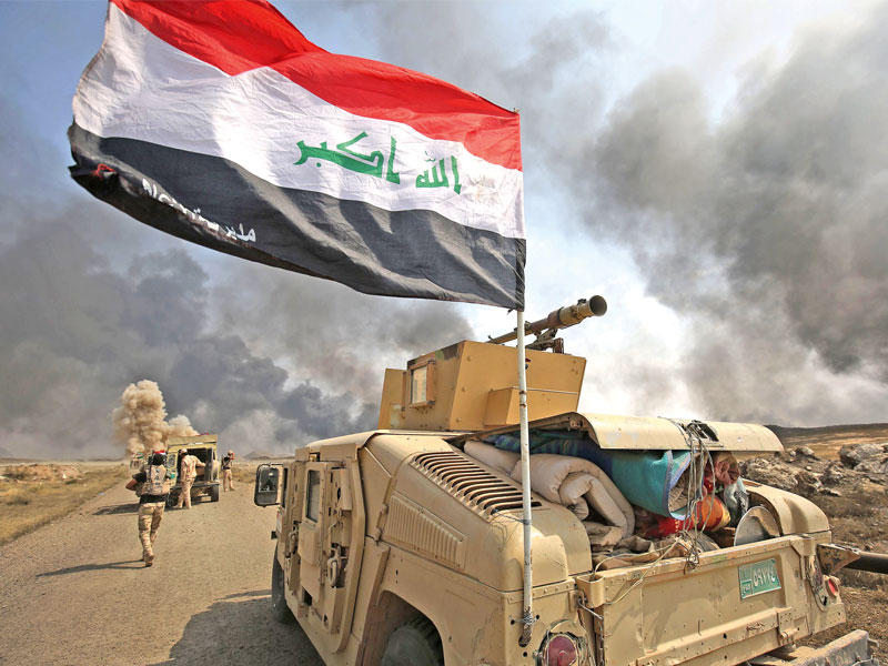 قوات من الحشد الشعبي عند مدخل قضاء الحويجة مع انطلاق العمليات العسكرية لتحريرها من داعش أمس الأول (أ ف ب)