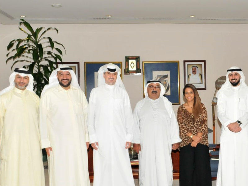 وزير الديوان متوسطا مجلس إدارة «المشروعات الصغيرة والمتوسطة»