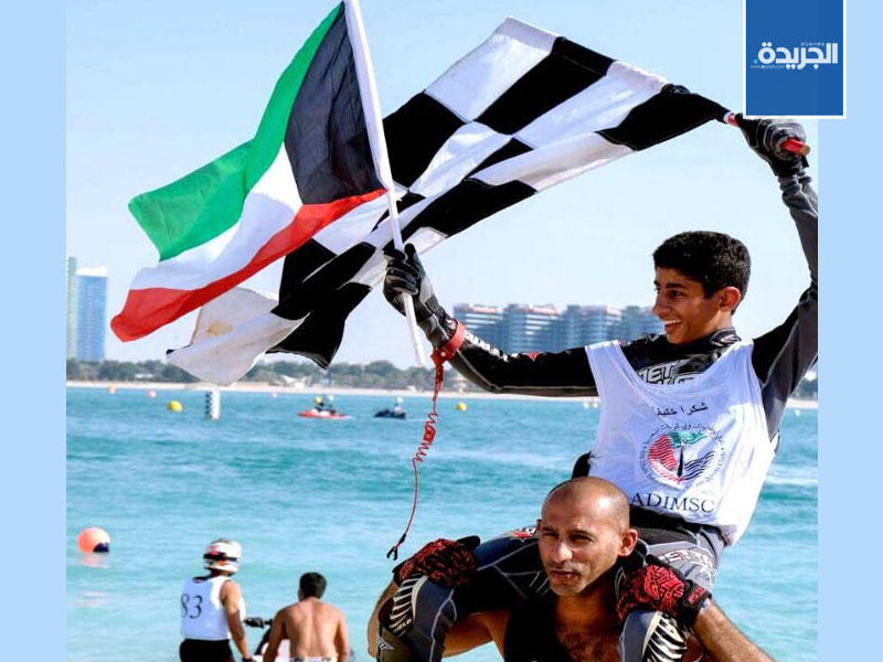 راشد الدواس محمولاً على الأكتاف