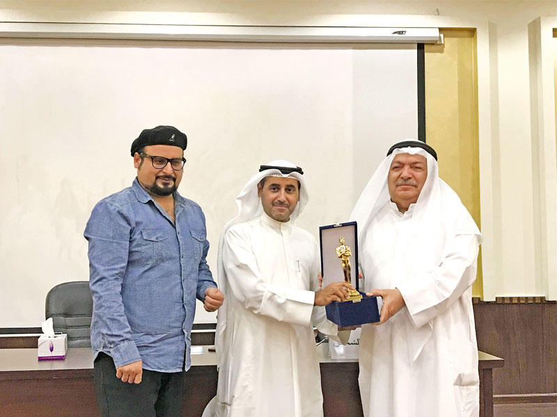 الشخص مكرماً من الرميضي والعصيمي