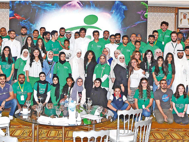 مشاركون في احتفال «لوياك»