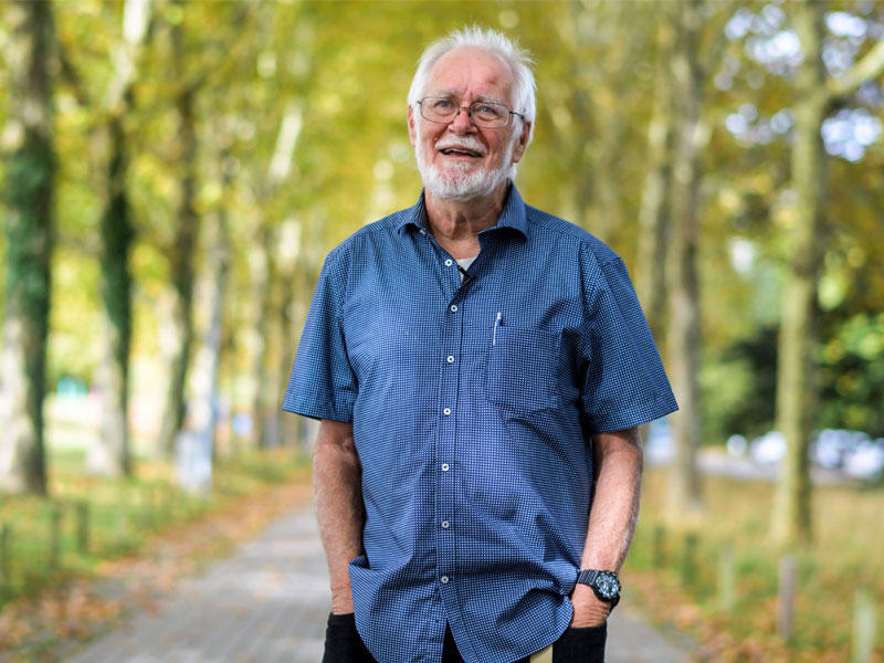 السويسري جاك دوبوشيه