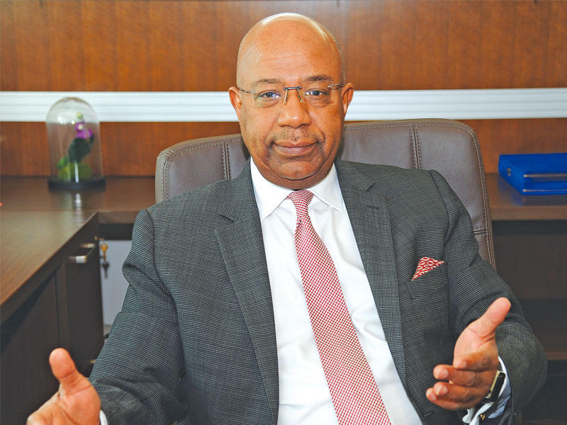 رئيس مركز جابر الأحمد التخصصي لطب الأسنان استشاري الاستعاضة الصناعية د. صلاح حربي