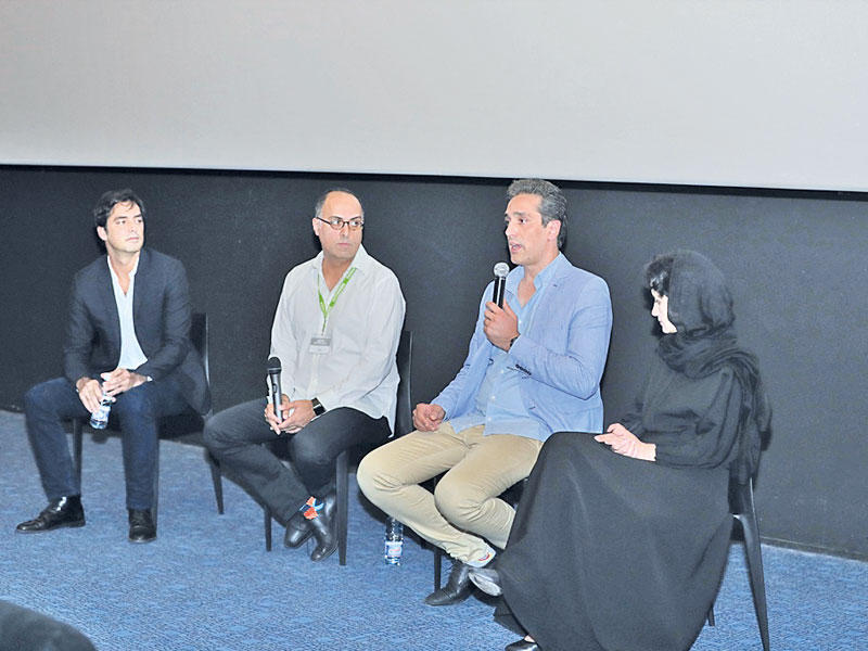 ميشال هازانافيسيوس متحدثاً قبل عرض فيلمهn