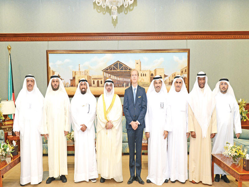 الصرعاوي خلال لقائه دفيانو بحضور مسؤولي «المحاسبة»  