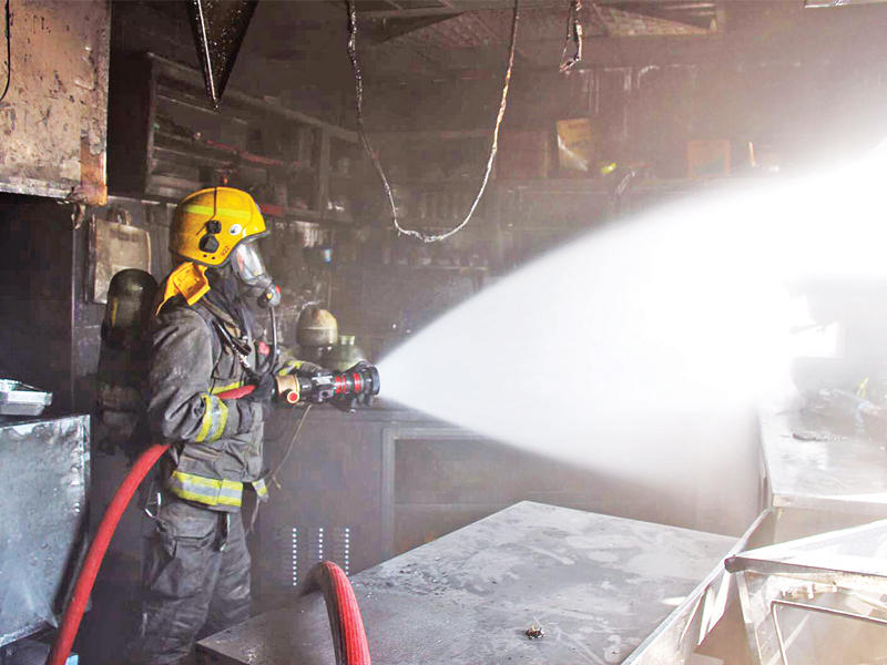 جانب من مكافحة الحريق