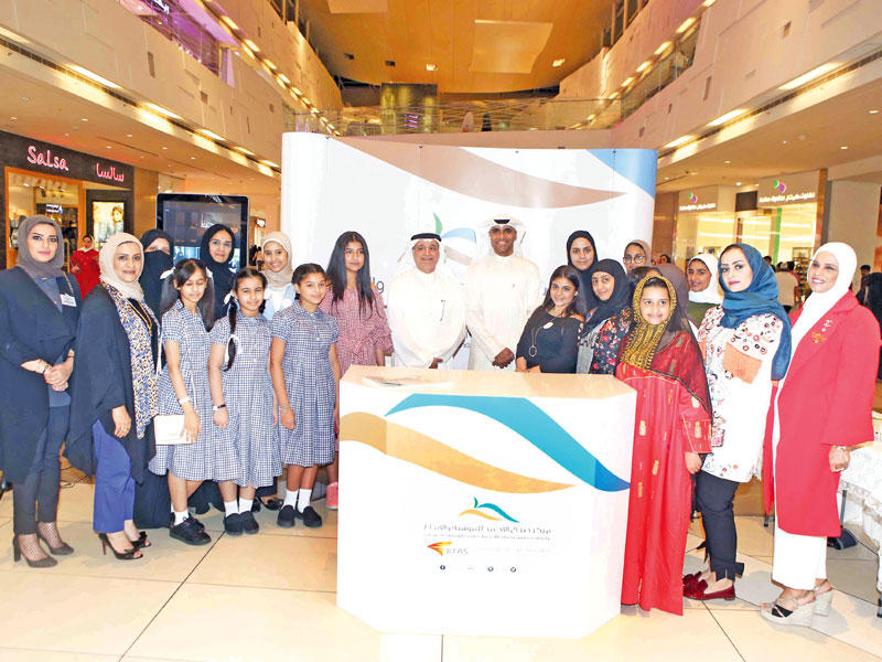 موهوبات مركز صباح الأحمد خلال الاحتفال