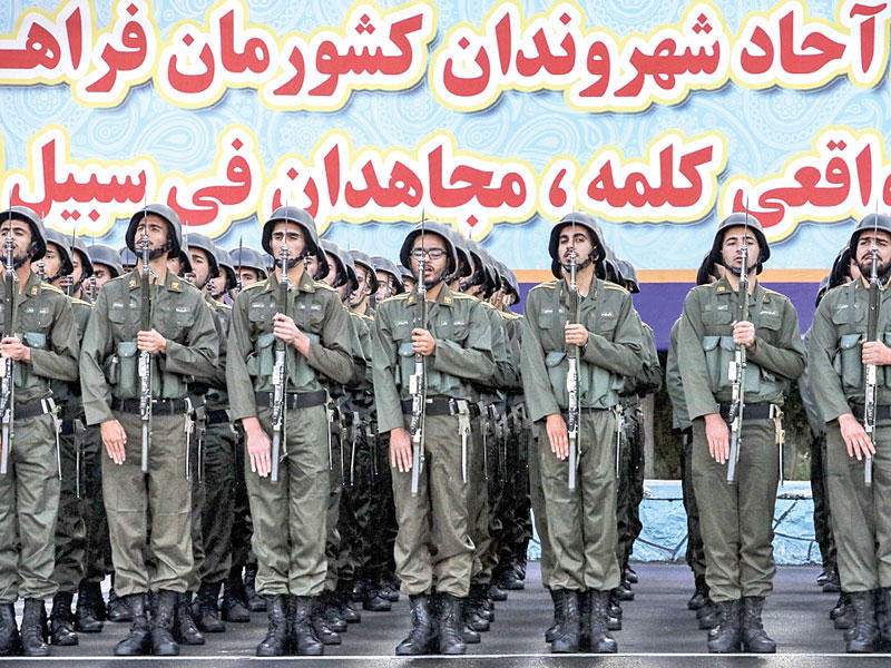 مجندون إيرانيون خلال احتفال في طهران أمس الأول (ارنا)