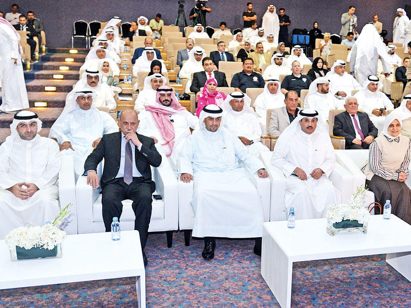 الوزراء الصالح وأبل والصبيح والمرزوق يتقدمون الحضور