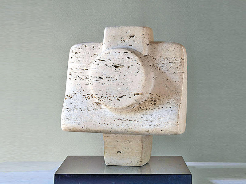 من أعمال السعودي في المعرض