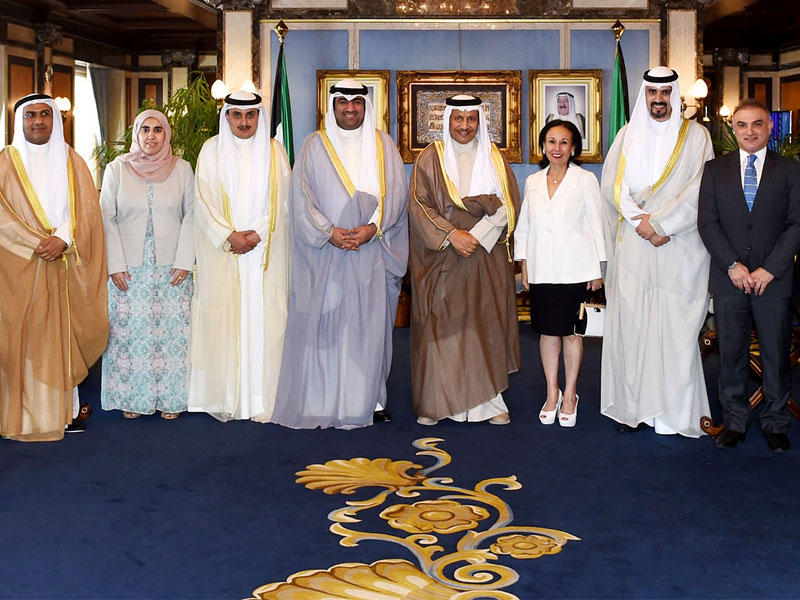 سمو الشيخ جابر المبارك الحمد الصباح رئيس مجلس الوزراء يستقبل وزير التجارة والصناعة خالد الروضان ومدير عام هيئة تشجيع الاستثمار المباشر الشيخ الدكتور مشعل جابر الأحمد الصباح والسادة أعضاء هيئة تشجيع الاستثمار المباشر