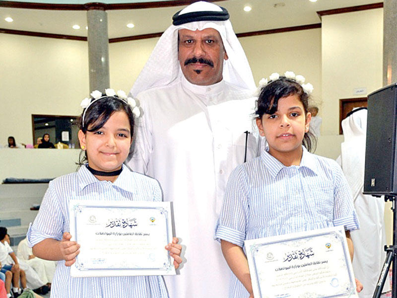 المكرمتان حنين وأسيل مع والدهماn