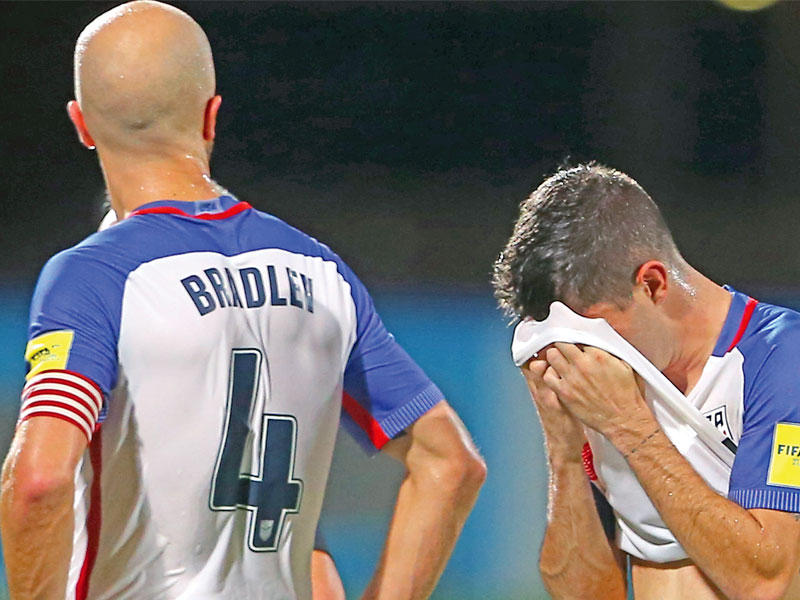 بكاء لاعبي المنتخب الأميركي بعد الهزيمة