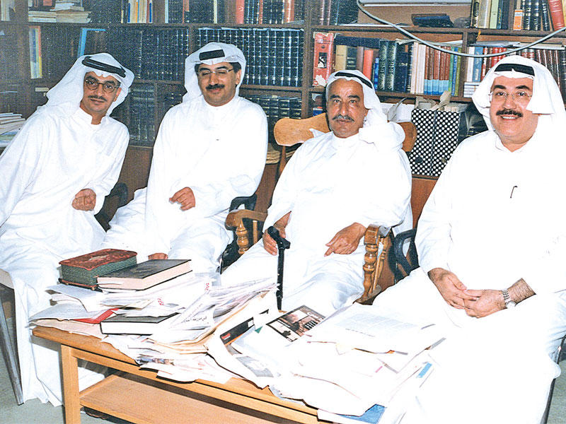 من اليسار رضا الفيلي والزيد والدكتور علي عاشور وعبدالله الخاطر 4 أبريل 1999