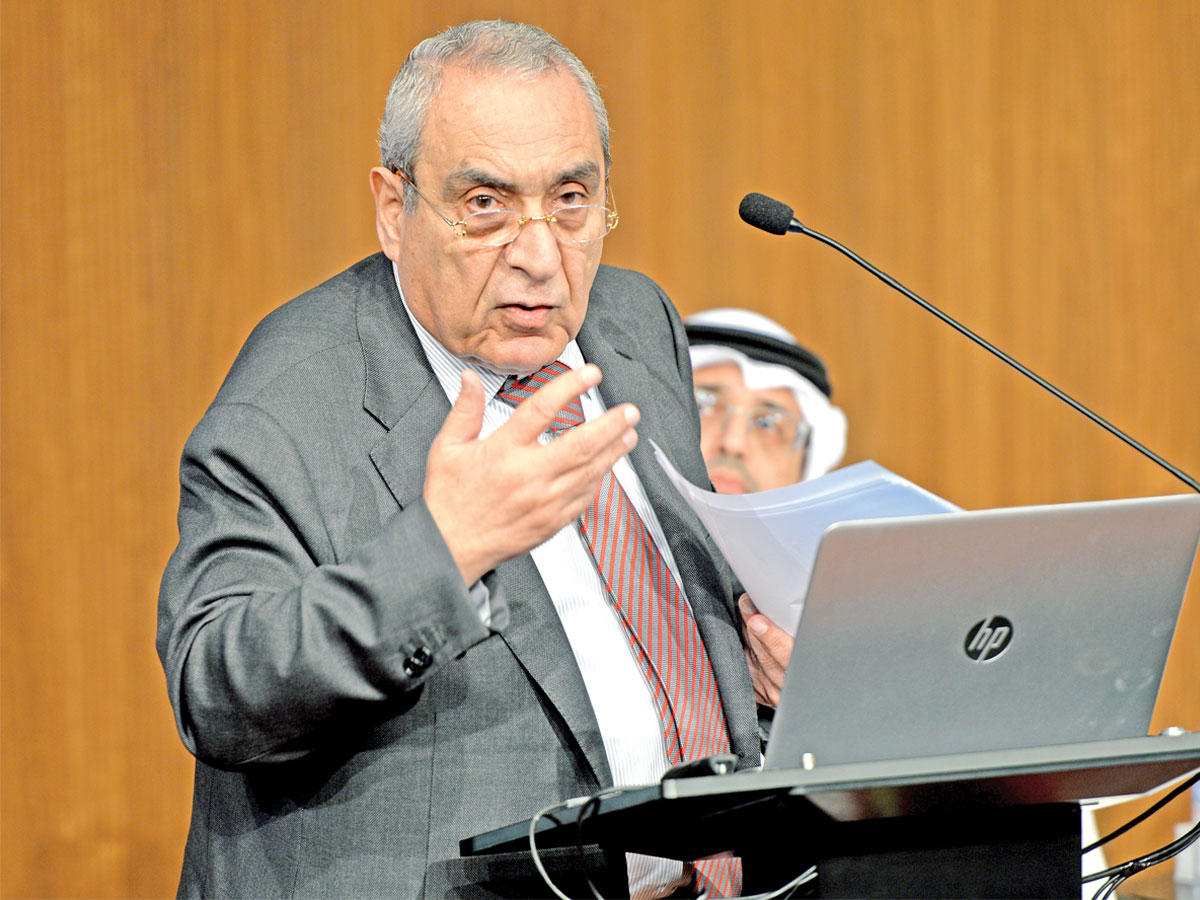 جمال الدين متحدثاً في المؤتمر أمس