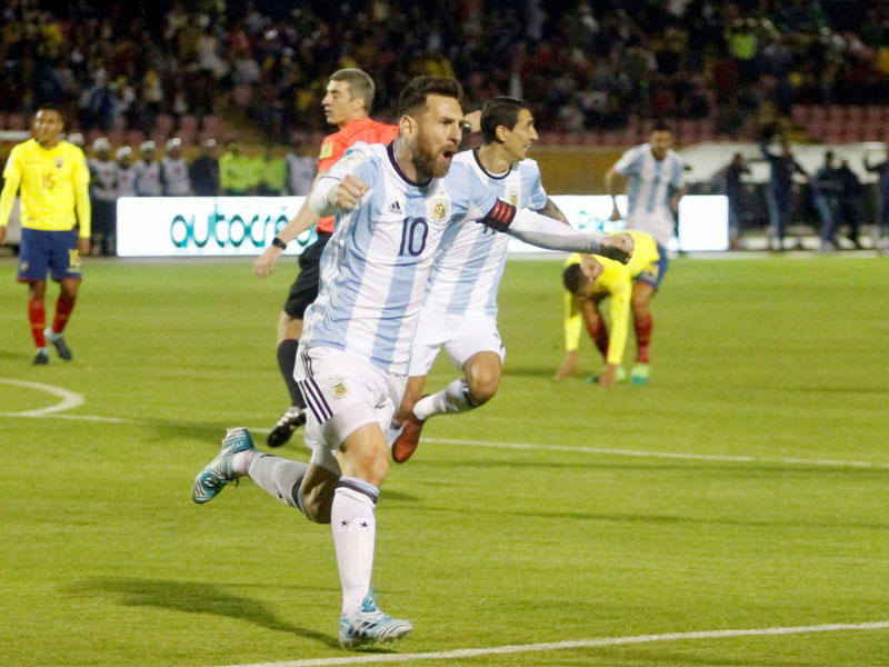 ميسي يحتفل بأحد أهدافه في الإكوادور