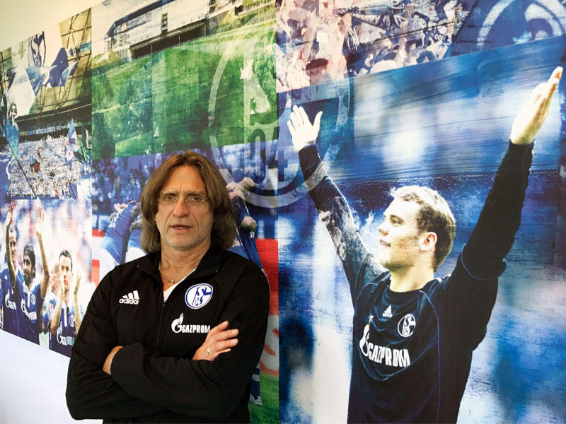 نوربرت ألغرت مدرب فريق شالكه تحت 19 عاماً