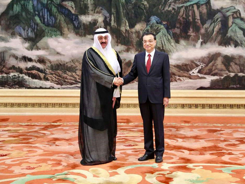 سفير دولة الكويت لدى جمهورية الصين الشعبية سميح حيات مع رئيس مجلس الدولة الصيني لي كيه تشيانغ