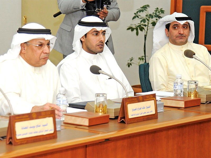 الجراح في اجتماع برلماني سابق 