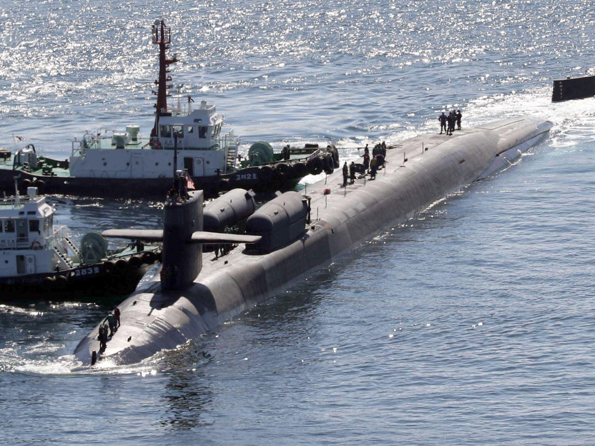الغواصة النووية الأميركية «أوس ميشيغان» تصل إلى ميناء بوسان بكوريا الجنوبية (أ ف ب)