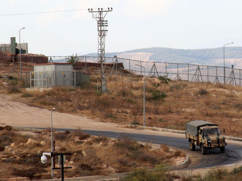 محافظة إدلب الشمالية الغربية تظهر مركبات عسكرية تركية