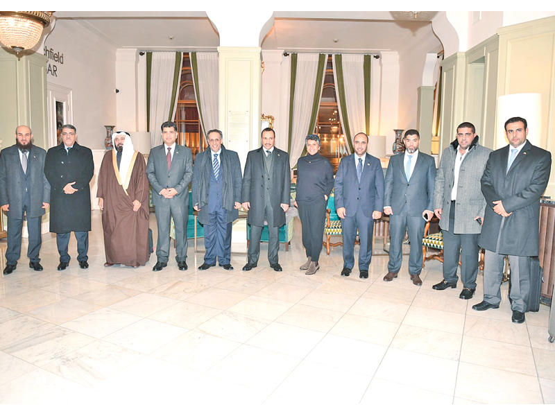 الغانم متوسطاً الوفد البرلماني خلال وصوله أمس