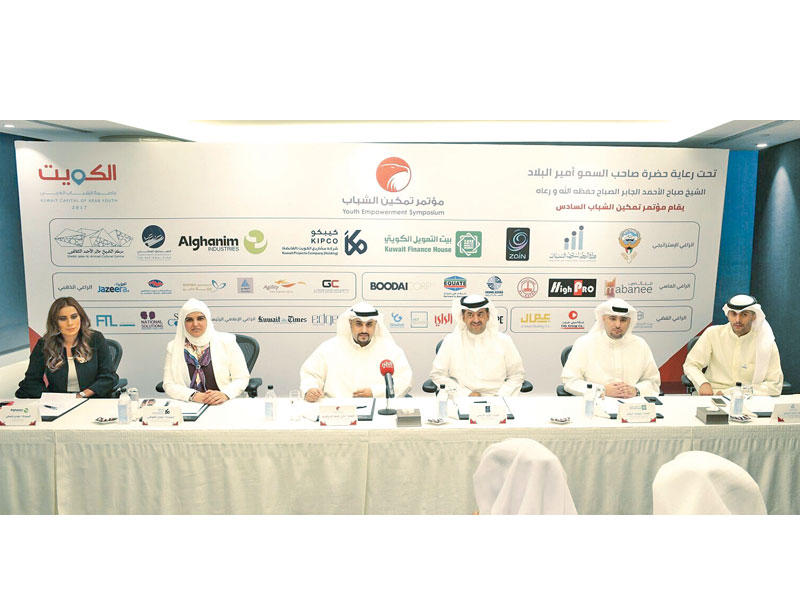 المتحدثون خلال المؤتمر