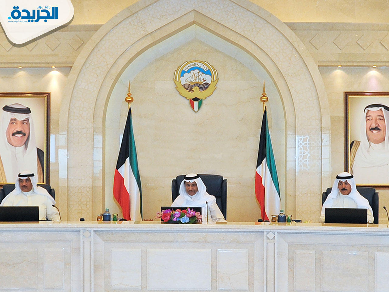 صورة أرشيفية للمبارك مترئساً اجتماع مجلس الوزراء