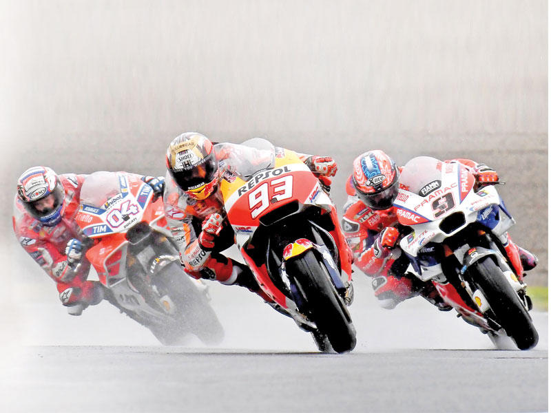 جانب من منافسات سباق جائزة اليابان الكبرى فئة موتو جي بي