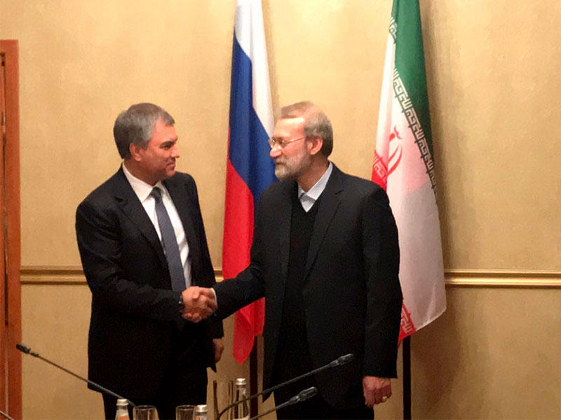 رئيس مجلس الدوما الروسي «فياتشسلاف فالودين» خلال لقائه رئيس مجلس الشوري الاسلامي علي لاريجاني في سان بطرسبورغ