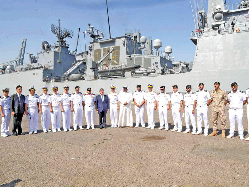 جانب من مراسم استقبال السفينة الكورية