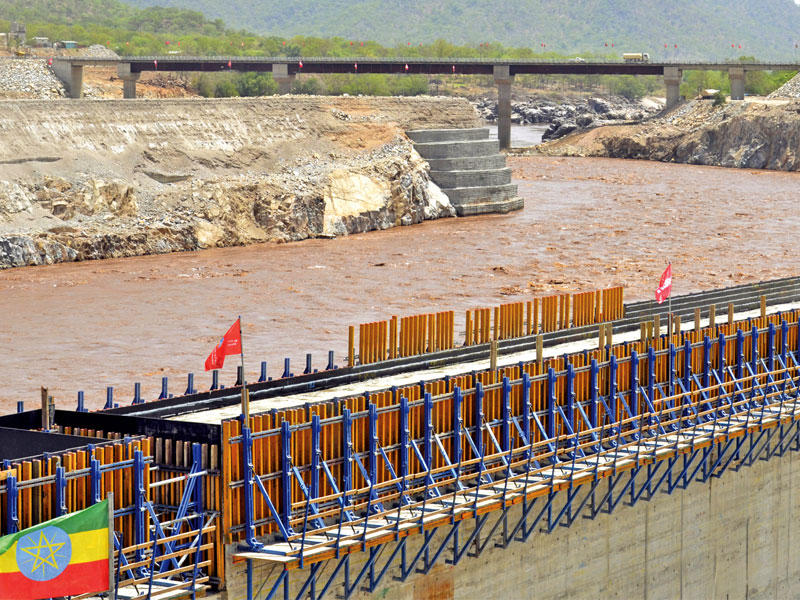جانب من الأعمال في سد النهضة 