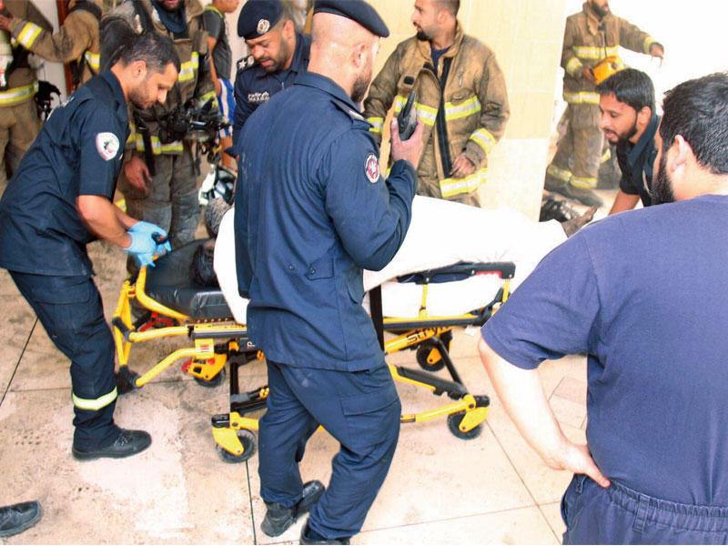 نقل أحد المصابين إلى المستشفى