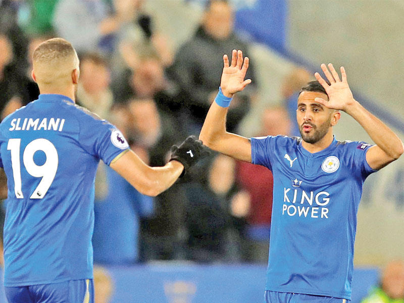 محرز يحتفل بهدفه في مرمى وست بروميتش